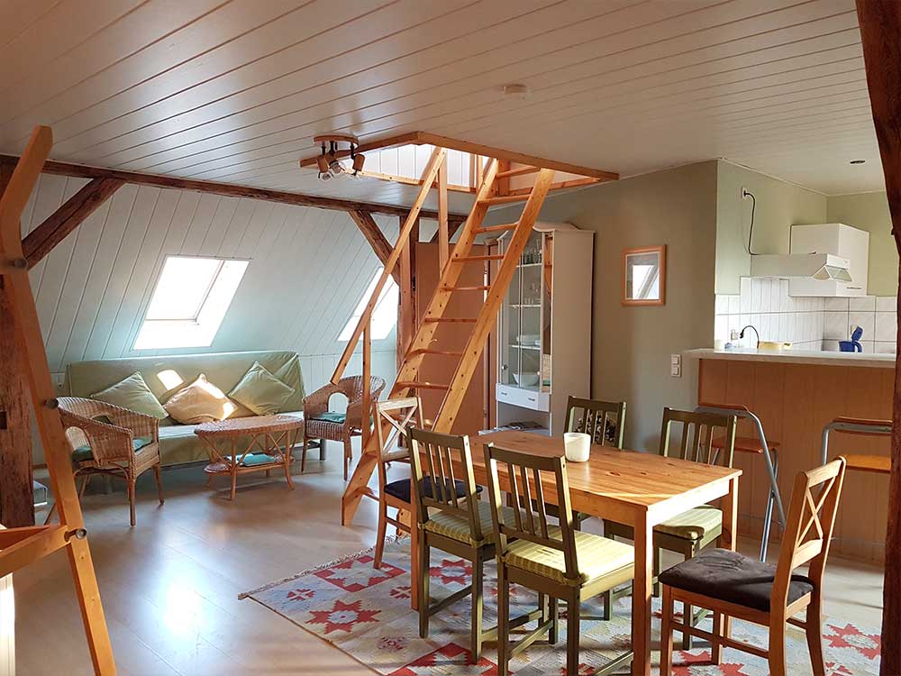 Wohnzimmer & Küche 1 Ferienwohnung Dachromantik